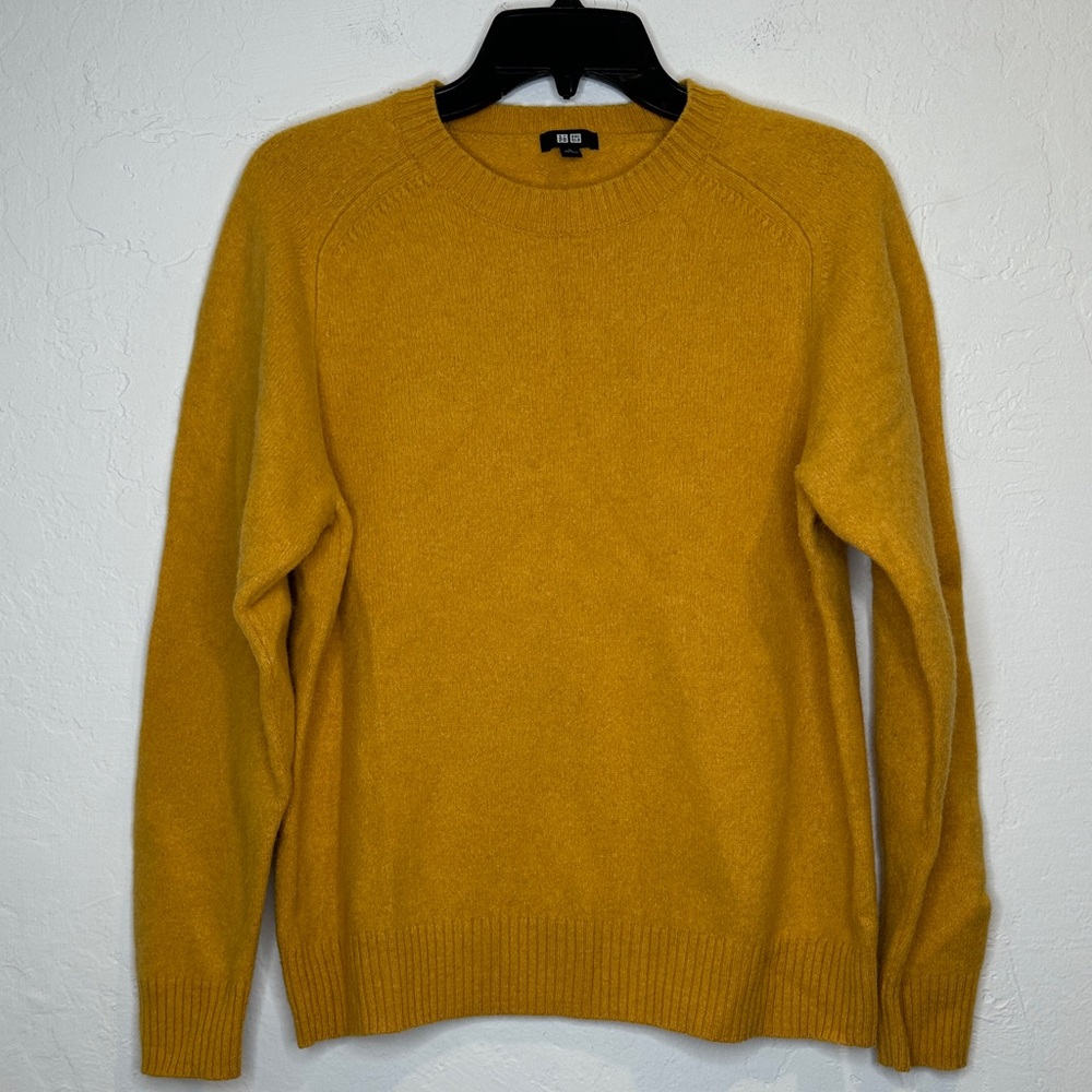 Uniqlo Women's Mustard Crewneck Sweater